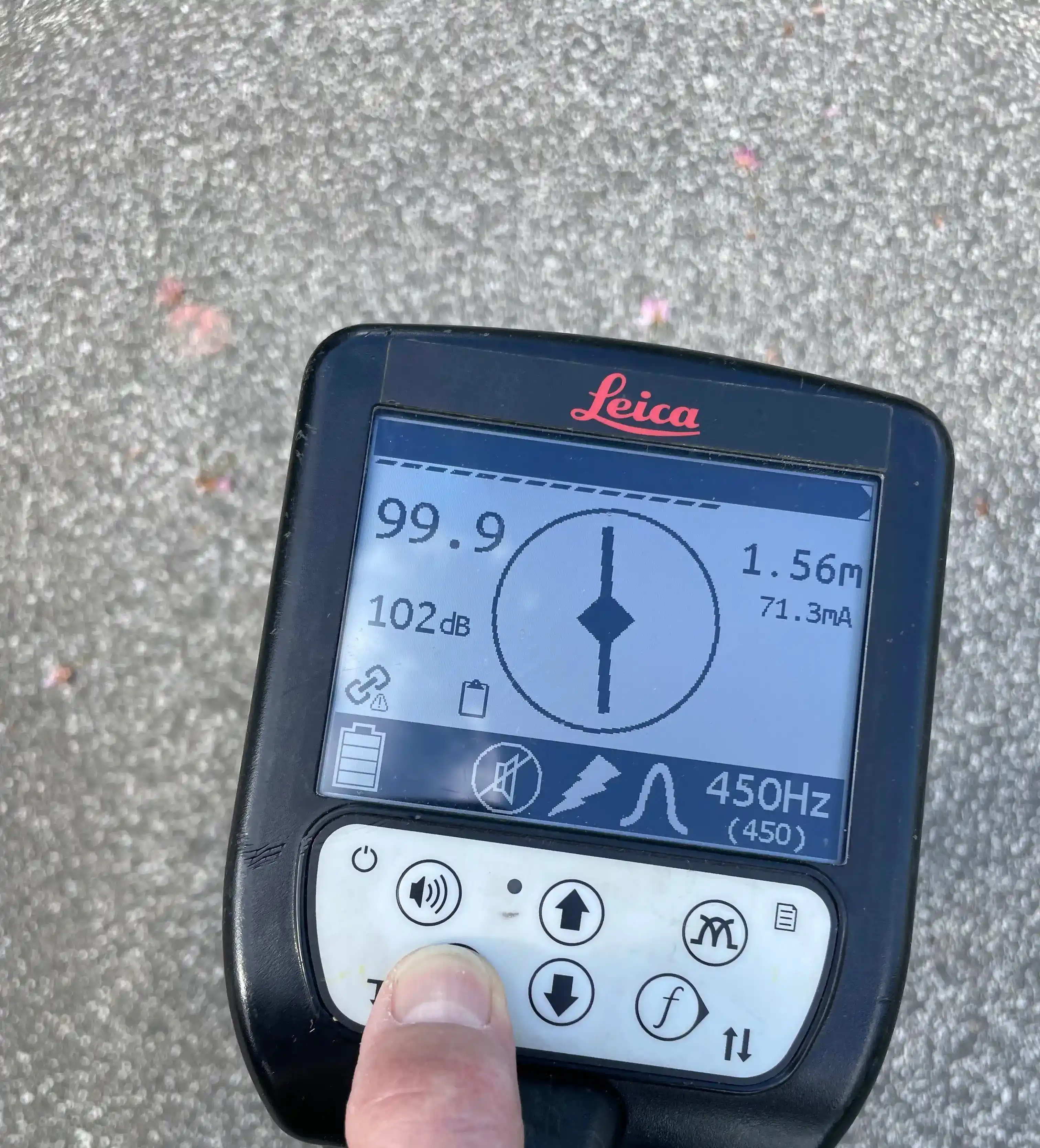 Electromagnetic cable locator tool tracing underground lines